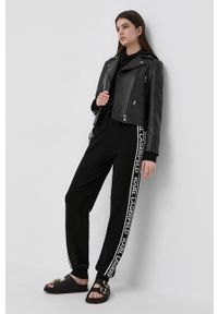 Karl Lagerfeld sweter kaszmirowy damska kolor czarny. Okazja: na co dzień. Typ kołnierza: kaptur. Kolor: czarny. Materiał: kaszmir. Długość rękawa: raglanowy rękaw. Styl: casual