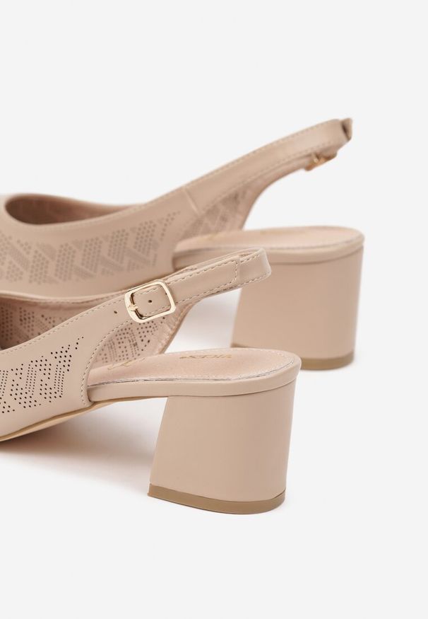 Renee - Ciemnobeżowe Sandały Vices z Drobną Perforacją i Wkładką ze Skóry Naturalnej Ovielle. Okazja: na co dzień, na spotkanie biznesowe. Kolor: beżowy. Materiał: skóra. Obcas: na obcasie. Styl: casual, biznesowy, elegancki. Wysokość obcasa: średni