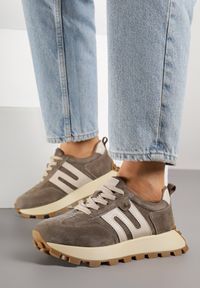 Renee - Ciemnobeżowe Sneakersy ze Skóry Naturalnej Ozdobione Geometrycznym Wzorem Melassea. Okazja: na co dzień. Kolor: beżowy. Materiał: skóra. Wzór: aplikacja, geometria #3