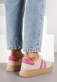 Renee - Beżowo-Fuksjowe Zamszowe Sneakersy w Stylu Kultowych Tenisówek ze Skórzaną Wkładką Tenannia. Okazja: na co dzień. Kolor: beżowy. Materiał: zamsz, skóra #5