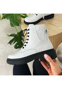 Skórzane wt botki damskie na traperze Sergio Leone Bt25248-S. Okazja: na co dzień. Nosek buta: okrągły. Zapięcie: sznurówki. Kolor: szary. Szerokość cholewki: normalna. Materiał: skóra. Sezon: zima, jesień. Obcas: na obcasie. Styl: casual, klasyczny #1