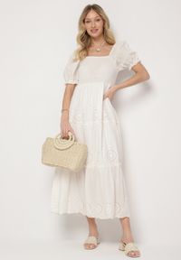 Born2be - Biała Bawełniana Sukienka z Haftowanym Wzorem Iffanella. Okazja: na spacer, na co dzień. Kolor: biały. Materiał: bawełna. Wzór: haft. Sezon: lato. Styl: casual, elegancki #6