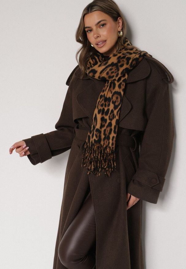 Born2be - Brązowy Wiskozowy Szalik w Panterkę z Frędzlami Vetivada. Okazja: na co dzień. Kolor: brązowy. Materiał: wiskoza. Wzór: motyw zwierzęcy. Styl: elegancki, casual