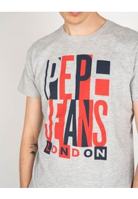 Pepe Jeans T-shirt "Davy" | PM507739 | Davy | Mężczyzna | Szary. Okazja: na co dzień. Kolor: szary. Materiał: bawełna, wiskoza. Wzór: aplikacja, nadruk. Styl: casual #4