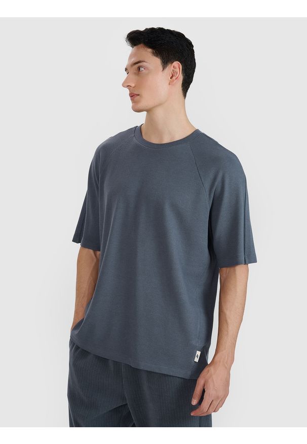 4f - 4F T-shirt oversize z modalem męski - szara L. Okazja: na co dzień. Kolor: szary. Materiał: materiał, bawełna, dzianina. Długość rękawa: krótki rękaw. Długość: krótkie. Styl: casual, klasyczny, sportowy