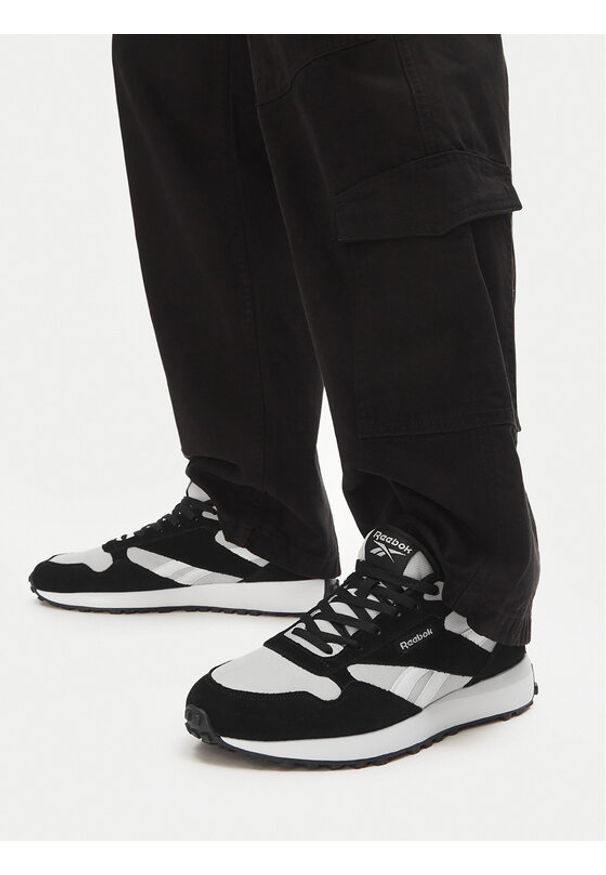 Reebok Sneakersy DRIVE AR30296MBSW Szary. Kolor: szary. Materiał: materiał