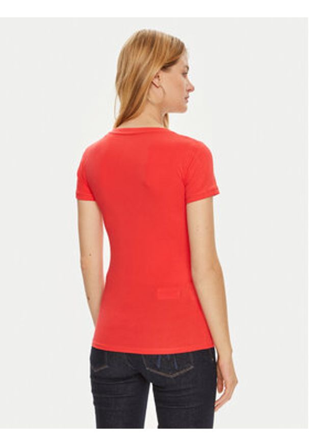 Guess T-Shirt W2YI45 J1314 Czerwony Slim Fit. Kolor: czerwony. Materiał: bawełna