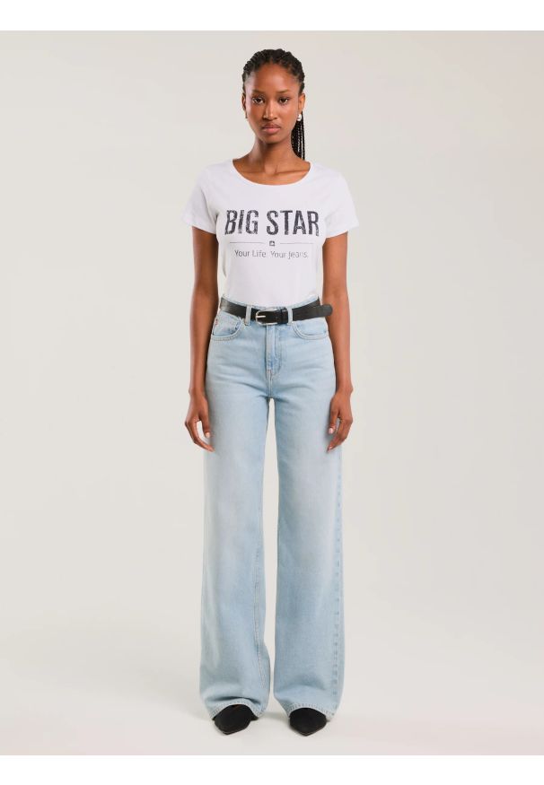 Big-Star - Koszulka damska o klasycznym kroju biała Brunona 101. Okazja: na co dzień. Kolor: biały. Materiał: bawełna, jeans, dzianina. Wzór: nadruk, napisy. Styl: klasyczny