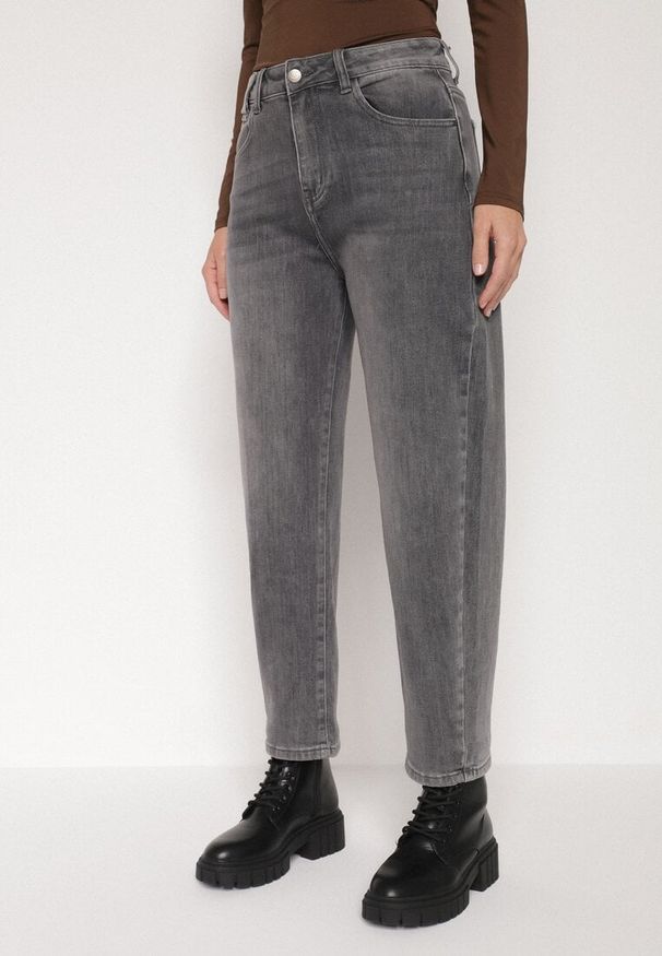 Born2be - Szare Jeansy Mom Fit z Wysokim Stanem Rallanda. Okazja: na co dzień, na spacer. Stan: podwyższony. Kolor: szary. Styl: casual