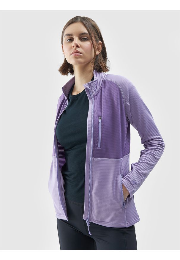 4f - Bluza do biegania w terenie rozpinana bez kaptura damska - fioletowa. Typ kołnierza: bez kaptura. Kolor: fioletowy. Materiał: skóra, tkanina, elastan, dzianina, materiał, syntetyk. Długość rękawa: raglanowy rękaw. Długość: długie. Wzór: gładki, kolorowy. Styl: sportowy, rockowy. Sport: bieganie, fitness