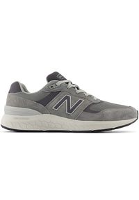 Buty męskie New Balance MW880CA6 – szare. Okazja: na spacer, na co dzień. Kolor: szary. Materiał: guma, zamsz. Szerokość cholewki: normalna. Sport: turystyka piesza, fitness