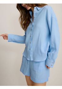 Reserved - Koszula oversize z bawełnianego muślinu - jasnoniebieski. Kolor: niebieski. Materiał: bawełna #1