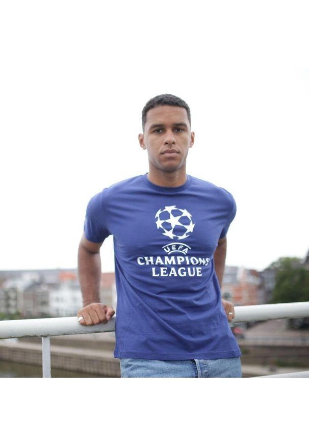 CHAMPIONS LEAGUE - koszulka UEFA Champions League. Kolor: niebieski. Materiał: bawełna. Sport: piłka nożna