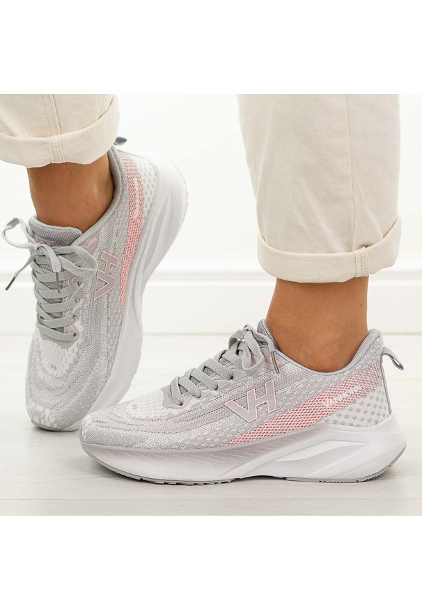 Szare sportowe buty damskie Vanhorn 27308. Okazja: na spacer, na co dzień. Nosek buta: okrągły. Kolor: szary. Materiał: tkanina. Szerokość cholewki: normalna. Sezon: wiosna, lato. Sport: fitness, turystyka piesza