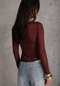 Renee - Bordowa Marszczona Bluzka z Siateczki Zdobiona Aplikacją w Kształcie Róży Olirisa. Okazja: na co dzień. Kolor: czerwony. Materiał: bawełna, jeans. Wzór: aplikacja. Styl: casual #8