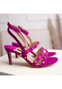 Marco Shoes Sandały zamszowe z ćwiekami ozdobnymi fioletowe różowe. Kolor: fioletowy, różowy, wielokolorowy. Materiał: zamsz #10