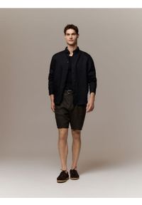 Reserved - Lniane szorty regular fit - ciemnozielony. Kolor: zielony. Materiał: len #1