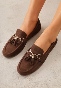 Born2be - Jasnobrązowe Mokasyny VICES z Modnymi Chwostami z Imitacji Zamszu z Wkładką z Naturalnej Skóry Calirea. Okazja: na co dzień, do pracy. Kolor: brązowy. Materiał: skóra, zamsz. Wzór: aplikacja. Styl: casual, klasyczny, elegancki #3