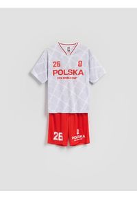 Reserved - Komplet FIFA World Cup Polska - biały. Kolor: biały. Materiał: dzianina. Wzór: gładki #1
