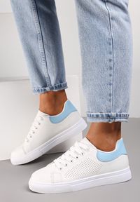 Renee - Biało-Niebieskie Sneakersy Phaedrice. Nosek buta: okrągły. Kolor: niebieski. Materiał: jeans. Szerokość cholewki: normalna. Wzór: aplikacja