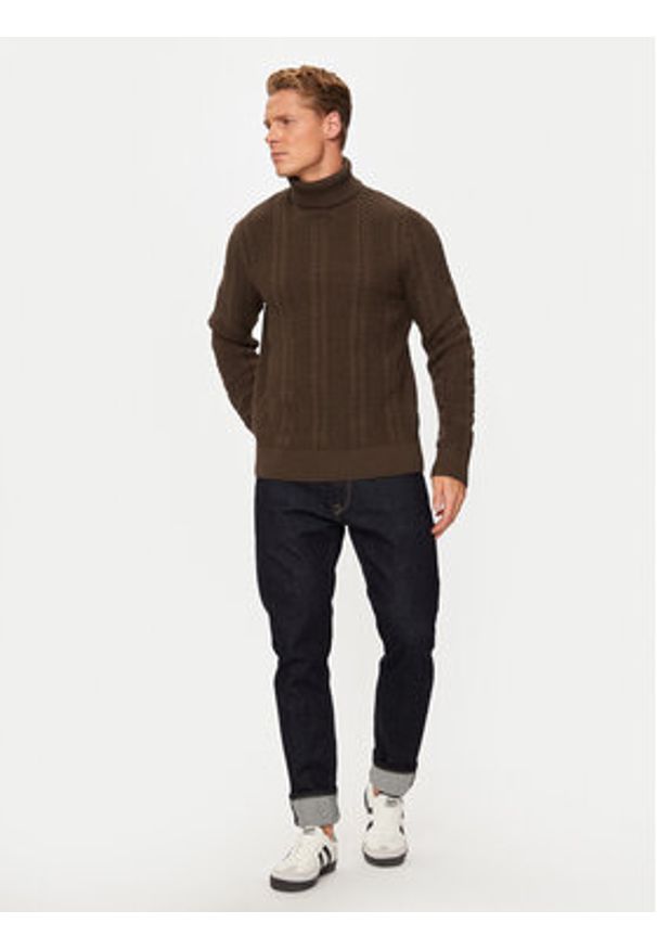 Jack & Jones Golf 12261441 Brązowy Regular Fit. Typ kołnierza: golf. Kolor: brązowy. Materiał: syntetyk, bawełna