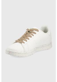 ACBC buty kolor biały. Nosek buta: okrągły. Zapięcie: sznurówki. Kolor: biały. Materiał: guma, materiał, kauczuk. Szerokość cholewki: normalna