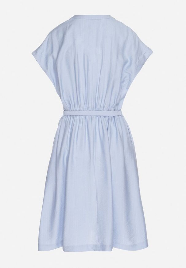 Born2be - Niebieska Sukienka z Wiskozy o Rozkloszowanym Kroju z Paskiem Sepina. Okazja: na co dzień. Typ kołnierza: dekolt w serek. Kolor: niebieski. Materiał: wiskoza. Długość rękawa: krótki rękaw. Wzór: aplikacja. Sezon: lato. Styl: casual, elegancki, klasyczny