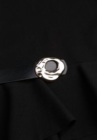 Born2be - Czarna Bluzka Dzianinowa z Baskinką i Paskiem Lyvara. Okazja: na co dzień. Kolor: czarny. Materiał: dzianina. Styl: casual, klasyczny #5