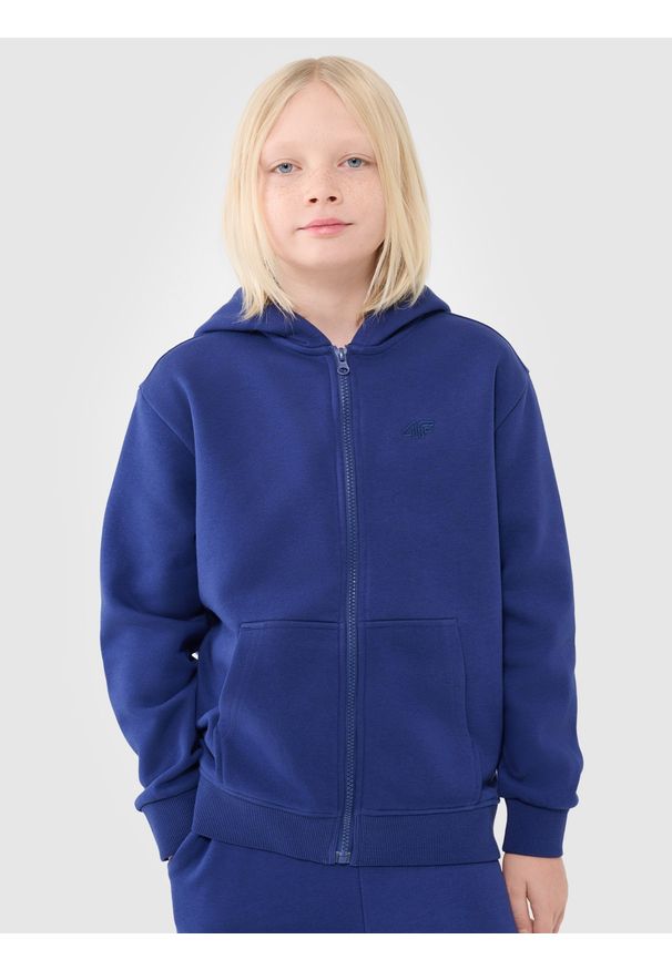 4f - 4F Bluza dresowa rozpinana z kapturem chłopięca - niebieska 128 (7-8 lat). Okazja: na co dzień. Typ kołnierza: kaptur. Kolor: niebieski. Materiał: dresówka. Wzór: gładki, ze splotem. Sezon: lato. Styl: casual, sportowy