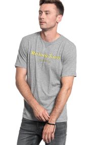 Mustang - T-SHIRT MĘSKI MUSTANG Wording Tee MID GREY MELANGE 1007563 4164. Kolor: szary #3