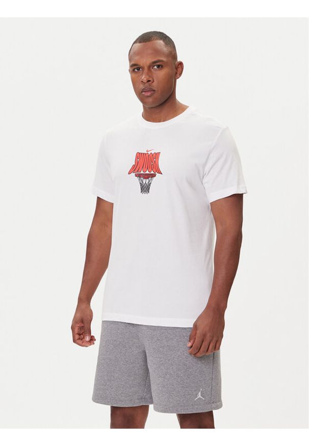 Nike T-Shirt HJ3466 100 Biały Regular Fit. Kolor: biały. Materiał: bawełna