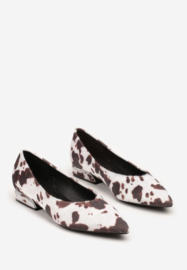 Born2be - Brązowe Czółenka Balerinki Vices w Krowie Łaty ze Szpiczastym Noskiem i Skórzaną Wkładką Falavesa. Okazja: na co dzień. Nosek buta: szpiczasty. Kolor: brązowy. Materiał: skóra. Obcas: na obcasie. Styl: elegancki, casual. Wysokość obcasa: niski