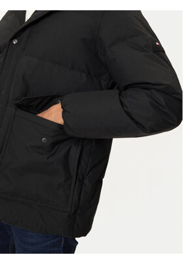 TOMMY HILFIGER - Tommy Hilfiger Kurtka puchowa MW0MW37484 Czarny Regular Fit. Kolor: czarny. Materiał: syntetyk