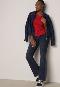 Born2be - Czerwony Bawełniany T-shirt w Klasycznym Stylu Nedila. Kolor: czerwony. Materiał: bawełna. Długość: długie. Styl: klasyczny #2