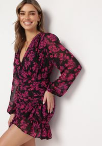 Born2be - Różowa Sukienka w Kwiaty z Kopertowym Dekoltem Ozdobiona Falbankami Shahina. Typ kołnierza: kołnierz z falbankami. Kolor: różowy. Wzór: aplikacja, kwiaty. Typ sukienki: kopertowe #4