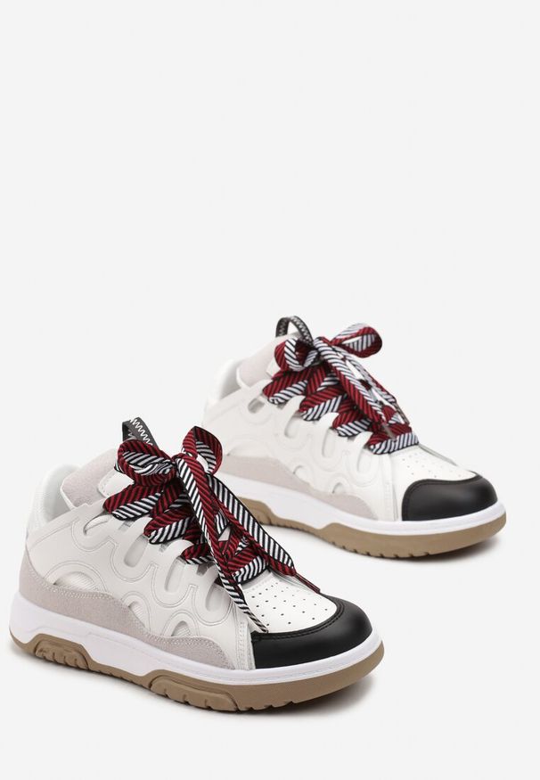 Born2be - Biało-Czarne Sneakersy z Ozdobnym Sznurowaniem i Brokatem Nevesa. Kolor: czarny
