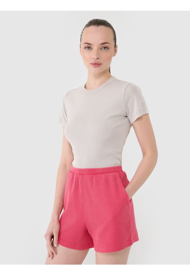 4f - 4F Spodenki casual z dzianiny waflowej damskie - różowe L. Okazja: na co dzień. Kolor: różowy. Materiał: dzianina. Długość: krótkie. Wzór: kratka. Styl: casual