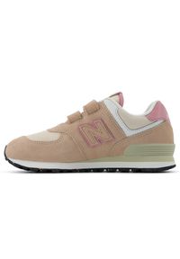 Buty dziecięce New Balance PV574QTC – beżowe. Zapięcie: rzepy. Kolor: różowy. Materiał: guma, materiał, syntetyk. Szerokość cholewki: normalna. Model: New Balance 574. Sport: turystyka piesza #6