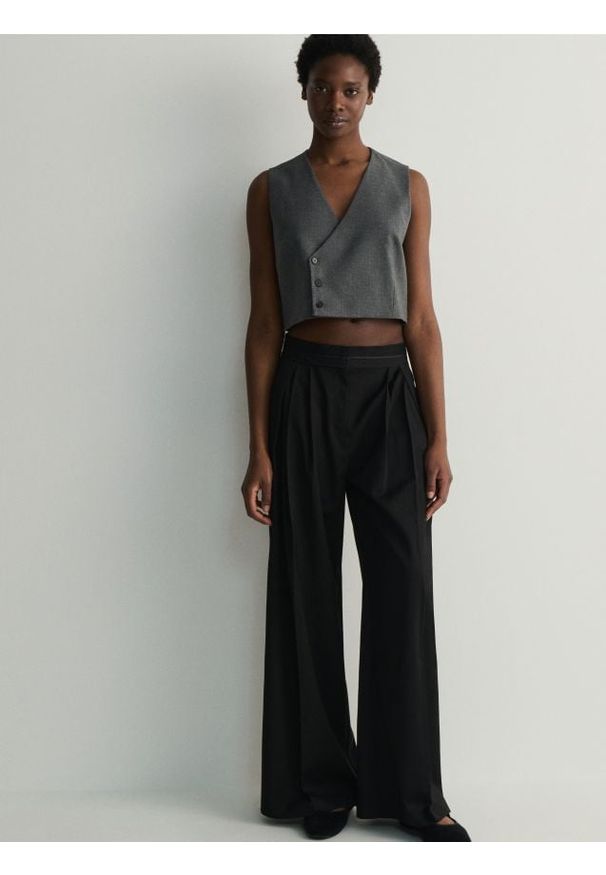 Reserved - Spodnie z ozdobną wstawką - czarny. Kolor: czarny. Materiał: tkanina, wiskoza. Wzór: gładki