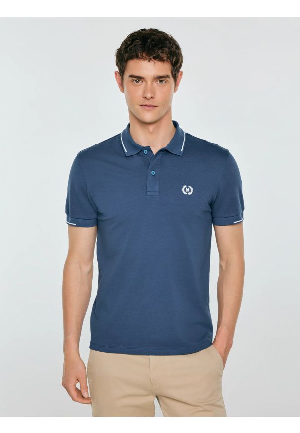 Big-Star - Koszulka męska polo niebieska Polian 405. Okazja: na co dzień. Typ kołnierza: polo. Kolor: niebieski. Materiał: dzianina, jeans. Wzór: jednolity, haft, paski. Styl: elegancki, casual, klasyczny, sportowy