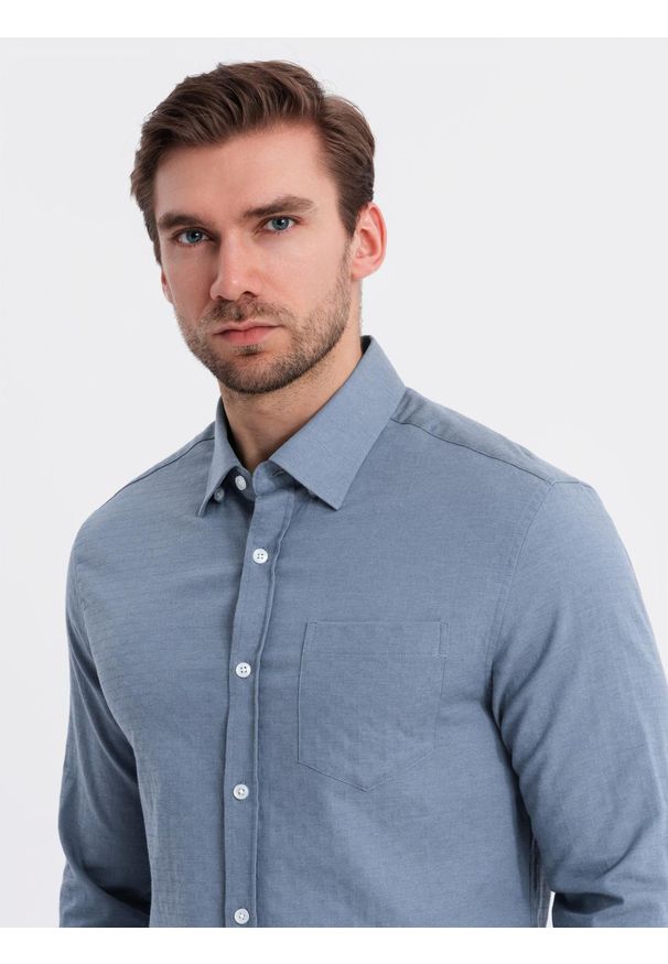 Ombre Clothing - Męska koszula SLIM FIT z ozdobnej tkaniny z kieszonką – niebieska V1 - Rozmiar: L. Okazja: do pracy. Typ kołnierza: kołnierzyk klasyczny. Kolor: niebieski. Materiał: tkanina. Wzór: haft, ze splotem. Styl: klasyczny, elegancki
