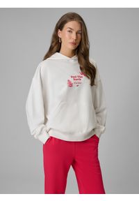 4f - 4F Bluza dresowa loose z kapturem damska - biała L. Okazja: na co dzień. Typ kołnierza: kaptur. Kolor: biały. Materiał: dresówka. Styl: casual #1