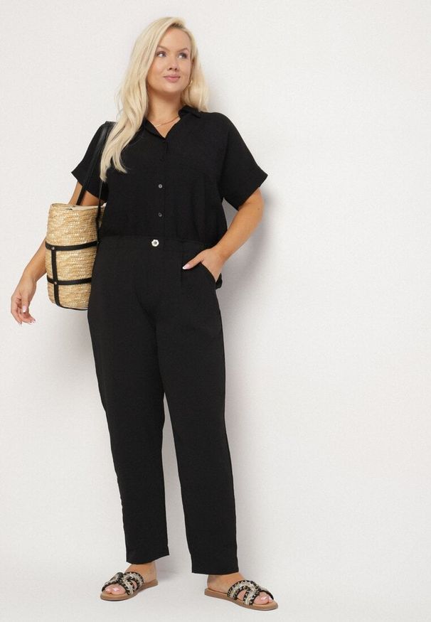 Born2be - Czarne Spodnie o Prostym Kroju z Gumką w Talii Filavia. Okazja: na co dzień. Kolor: czarny. Styl: sportowy, casual, elegancki