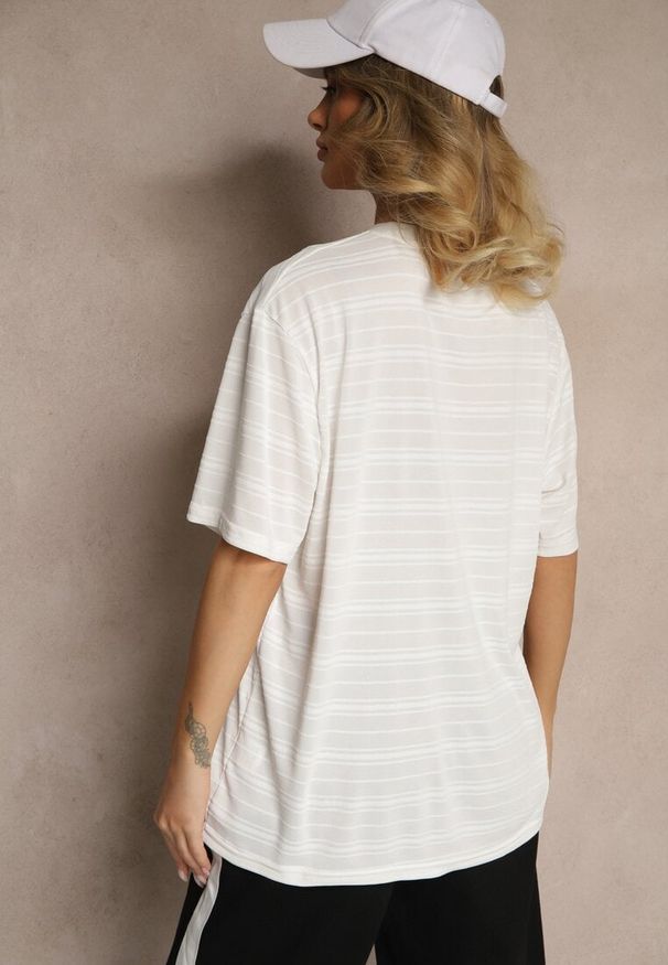 Renee - Jasnobeżowa Koszulka T-shirt z Naszytą Kieszonką TLanitra. Okazja: na co dzień. Kolor: beżowy. Materiał: jeans. Wzór: aplikacja. Sezon: lato, wiosna. Styl: elegancki, casual
