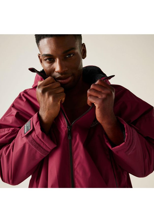 Regatta - Wodoodporny szlafrok do przewijania dla dorosłych unisex. Kolor: czerwony, różowy, wielokolorowy, czarny. Sport: turystyka piesza