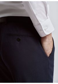 Ochnik - Granatowe spodnie garniturowe męskie. Kolor: niebieski. Materiał: bawełna #4
