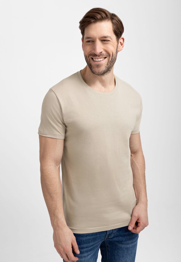 Volcano - Bawełniana koszulka T-BASIC. Kolekcja: plus size. Materiał: bawełna. Długość rękawa: krótki rękaw. Długość: krótkie. Styl: klasyczny