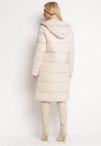 Born2be - Jasnobeżowa Długa Kurtka Płaszcz Zapinana na Suwak i Napy z Kapturem Tasperia. Okazja: do pracy, na co dzień, na spotkanie biznesowe. Typ kołnierza: kaptur. Kolor: beżowy. Materiał: jeans. Długość rękawa: długi rękaw. Długość: długie. Styl: casual, elegancki, biznesowy #3