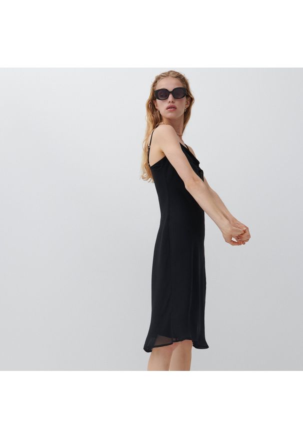 Reserved - Sukienka na ramiączkach - Czarny. Kolor: czarny. Długość rękawa: na ramiączkach