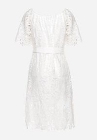 Born2be - Biała Sukienka Koronkowa z Gumką przy Dekolcie z Paskiem Inessias. Kolor: biały. Materiał: koronka. Długość rękawa: krótki rękaw #3